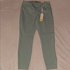 NWT! Skinny jeans